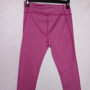 Under Armour Berry Striped Cropped Leggings Sz Small Heat Gear